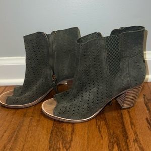 Toms Heels